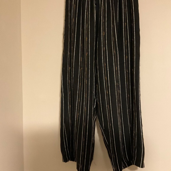 Two piece set..pants and tunic. Approximate size medium - Picture 6 of 6